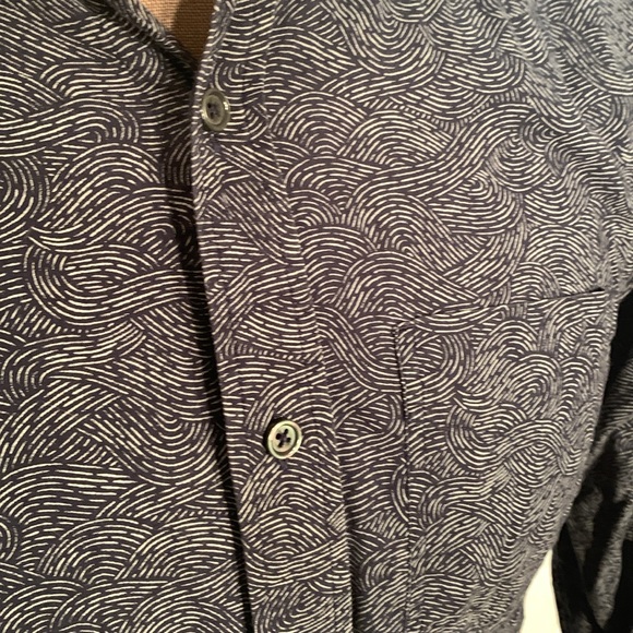 Club Monaco Navy wave pattern button down Size Small - Picture 3 of 6